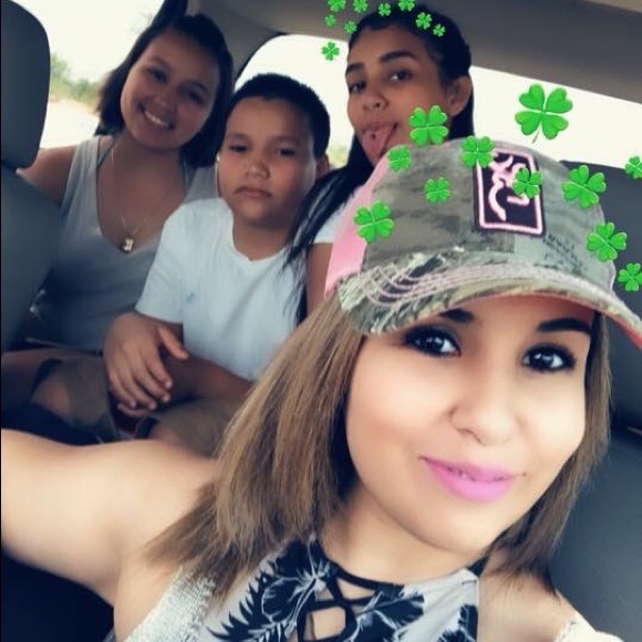 Meet your Posher, Crystal ✌🏻 - Picture 4 of 8